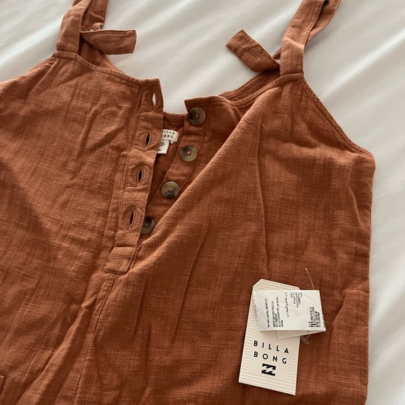 Billabong auburn colored romper - Picture 2 of 2